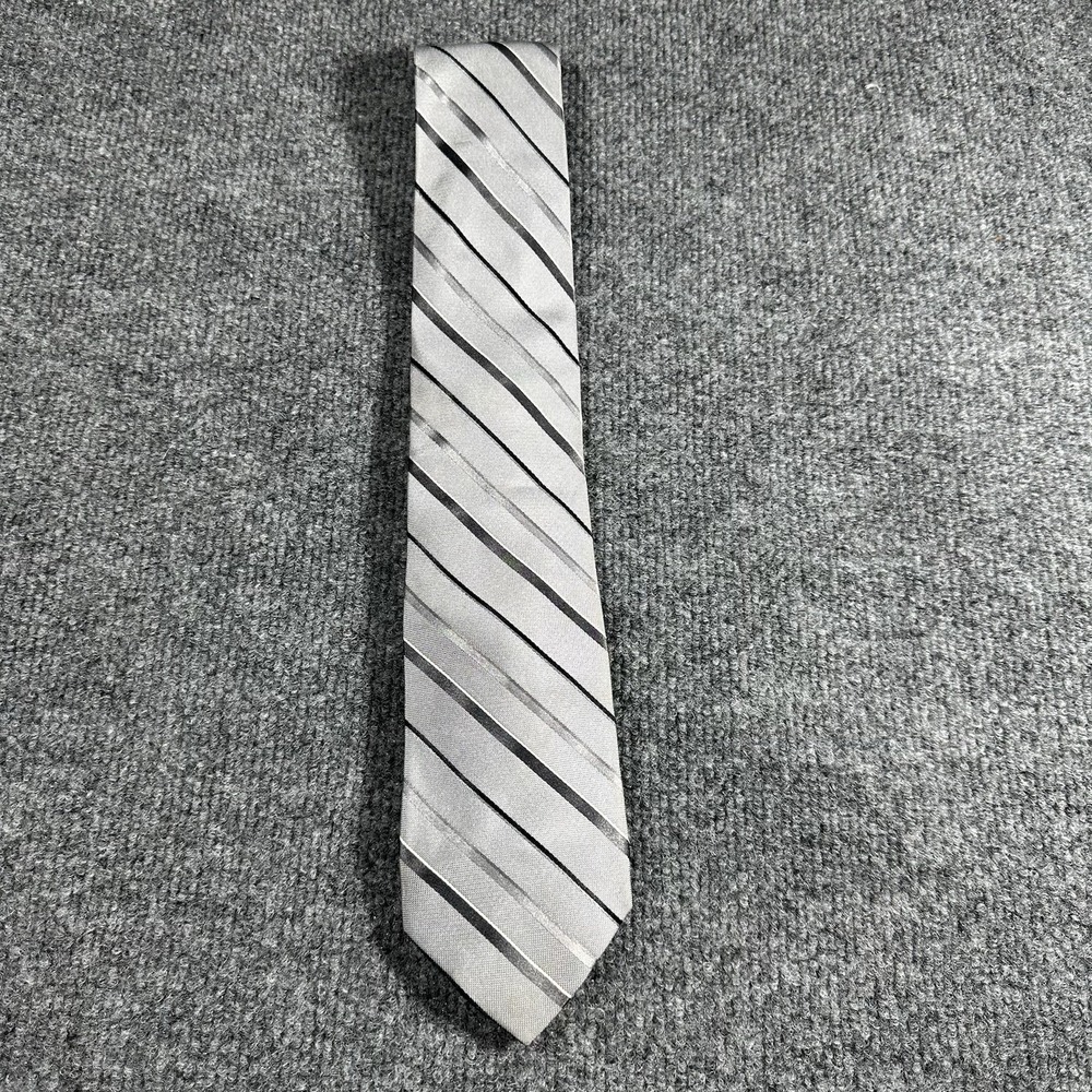 Platinum Designs 3.75" Silk Made in China Lavender‎ Silver Gray Men's Tie